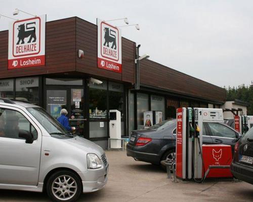 Petrol station with paying machine - Daily prices